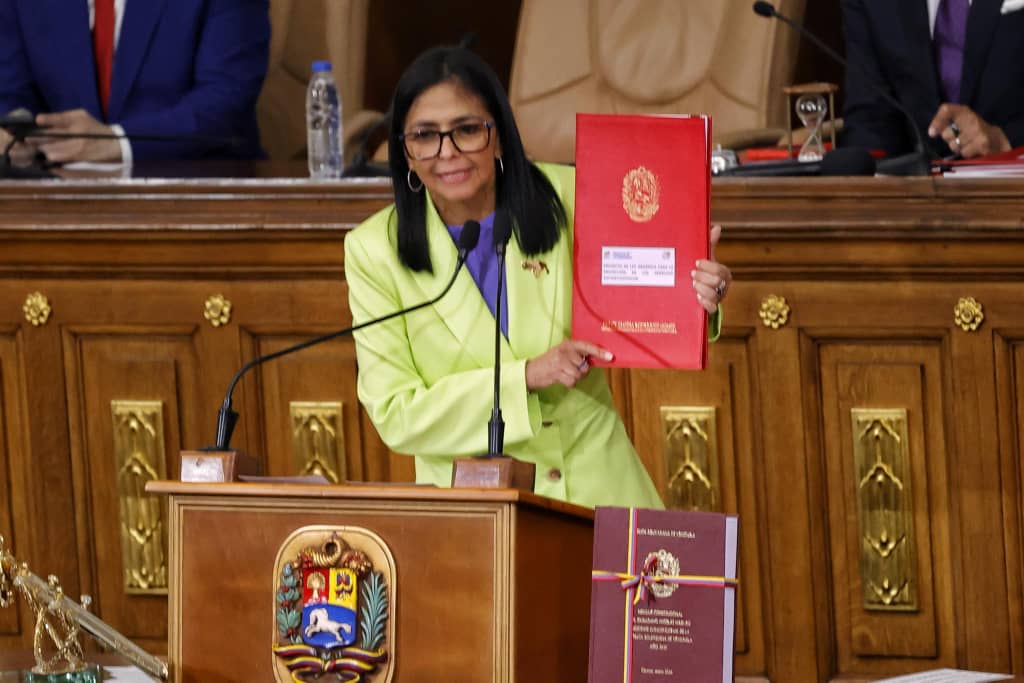 Gobierno encargado anuncia reforma de la Ley de Hidrocarburos y creación de fondos para el área social, servicios y salarios