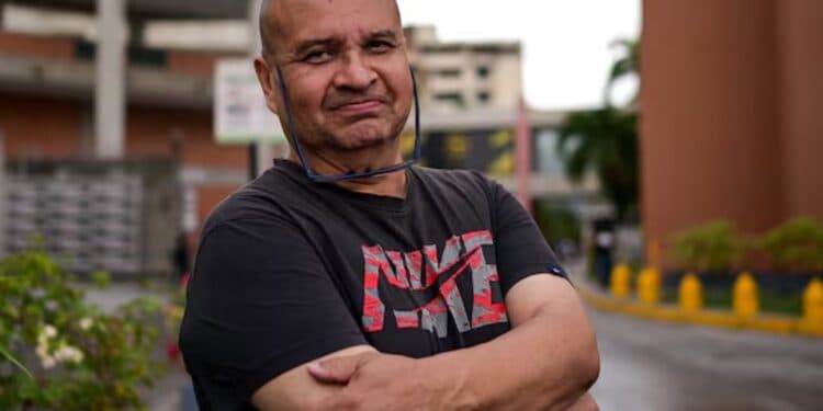 Roland Carreño excarcelado, tras 17 meses de detención, llama al encuentro y la libertad de todos los presos políticos