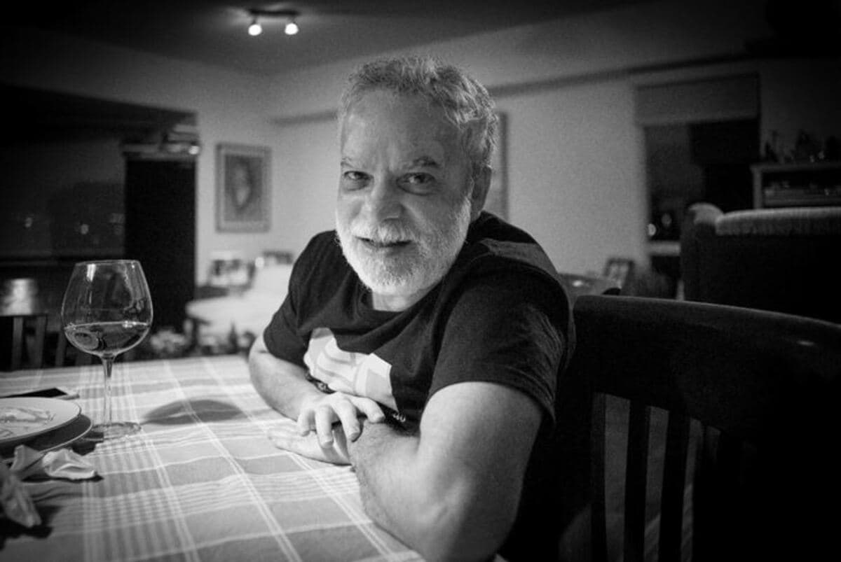 Rafael Castillo Zapata lanza 'Tránsitos': poesía que atraviesa fronteras