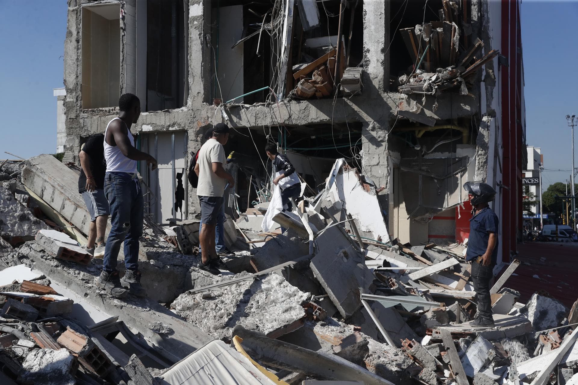 Terremoto en Cali: 20 edificios derrumbados y una solicitud de ayuda urgente