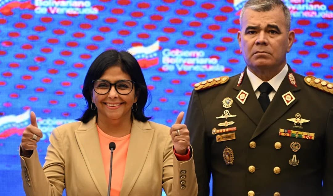 Delcy Rodríguez Recibe Insignias de Comandante en Jefe en Venezuela