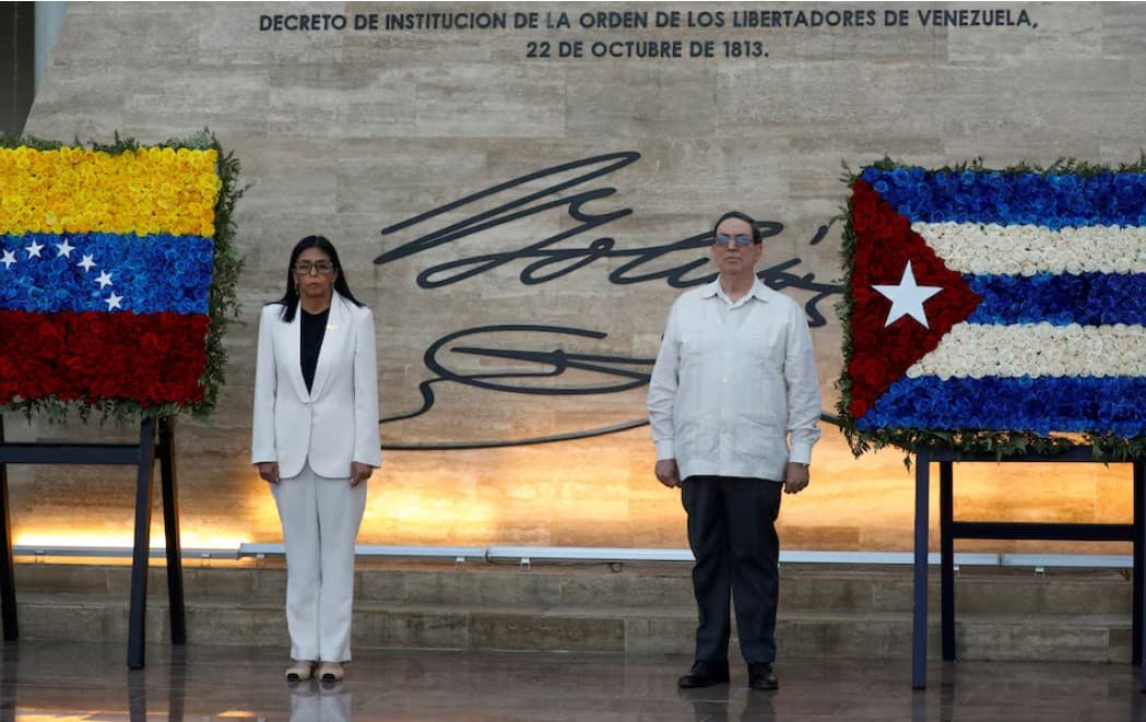 Crisis en Venezuela: Asesores y médicos cubanos abandonan el país