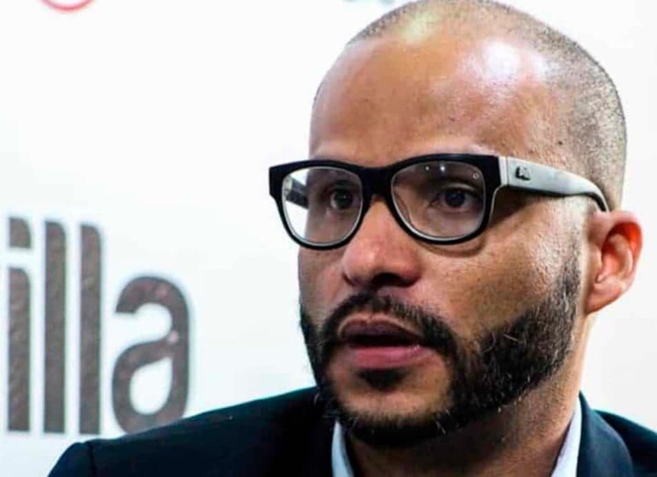 Rory Branker, editor de La Patilla, es liberado tras 11 meses de detención