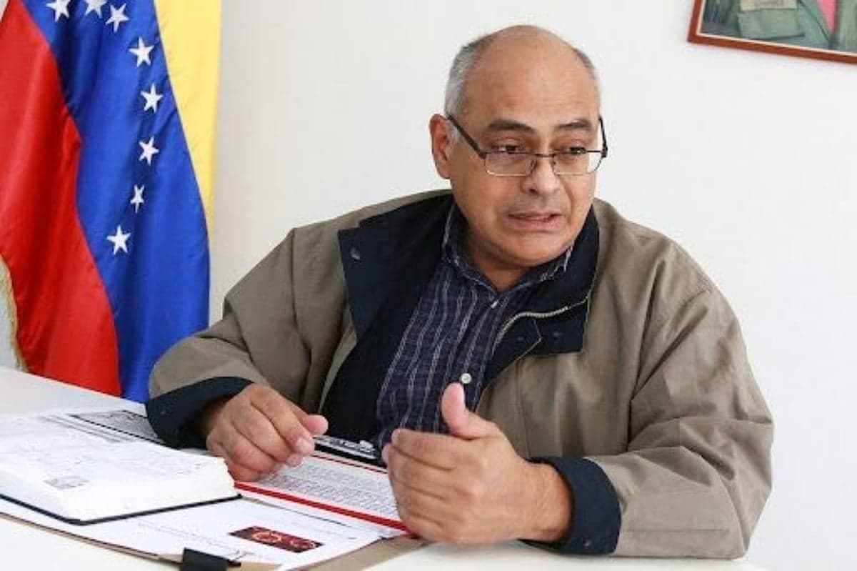 Carlos Alvarado, nuevo presidente del IVSS en medio de crisis política