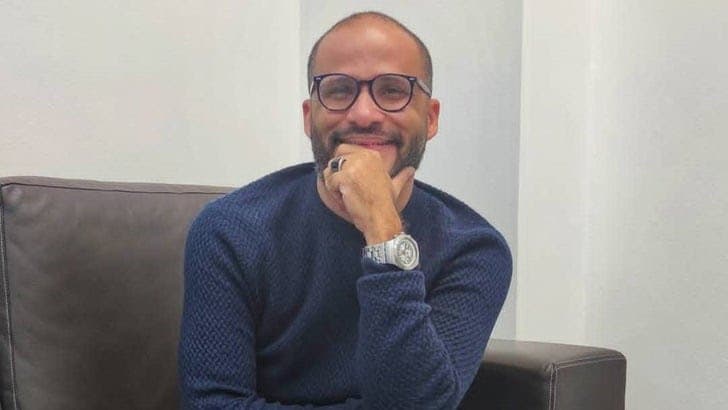 Rory Branker: Periodista Excarcelado Acusado de Delitos al Día Siguiente