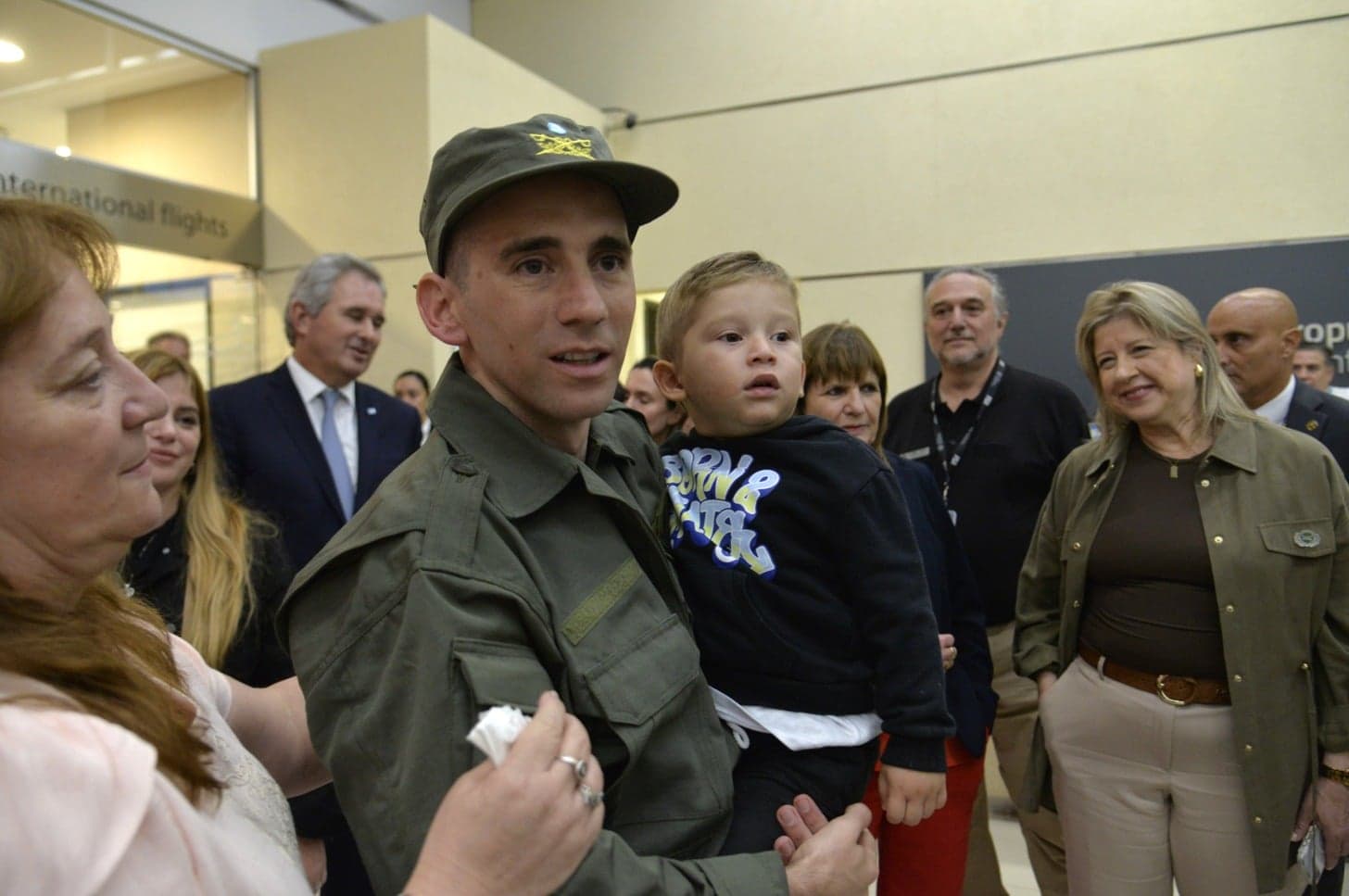 El gendarme argentino Nahuel Gallo regresa a Buenos Aires tras su liberación
