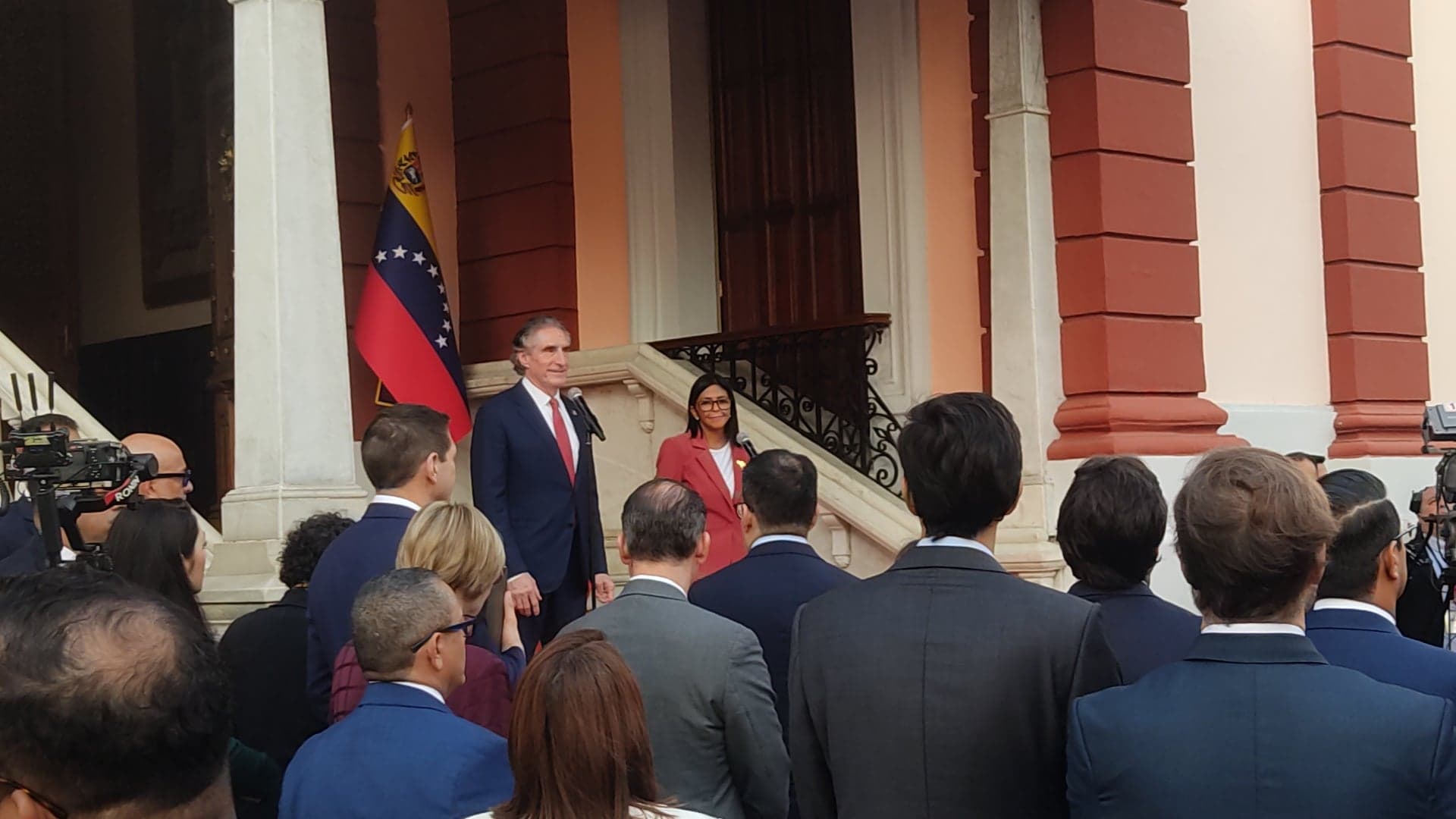 Venezuela busca inversión extranjera: Delcy Rodríguez amplía Ley de Minas