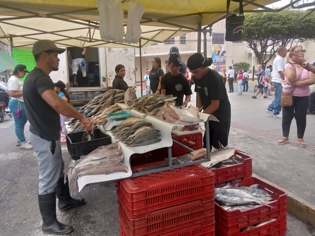 La Carga Económica de Comer Pescado en Semana Santa en Venezuela