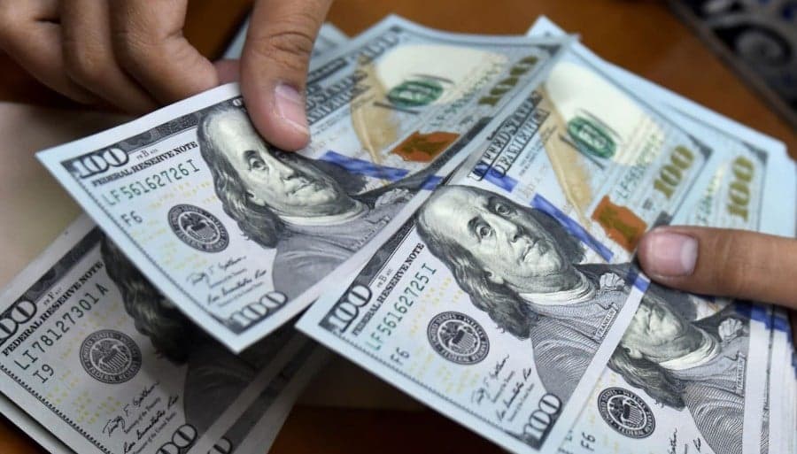 Dólar Oficial Aumenta en Marzo Mientras Trabajadores Claman por Mejoras Salariales