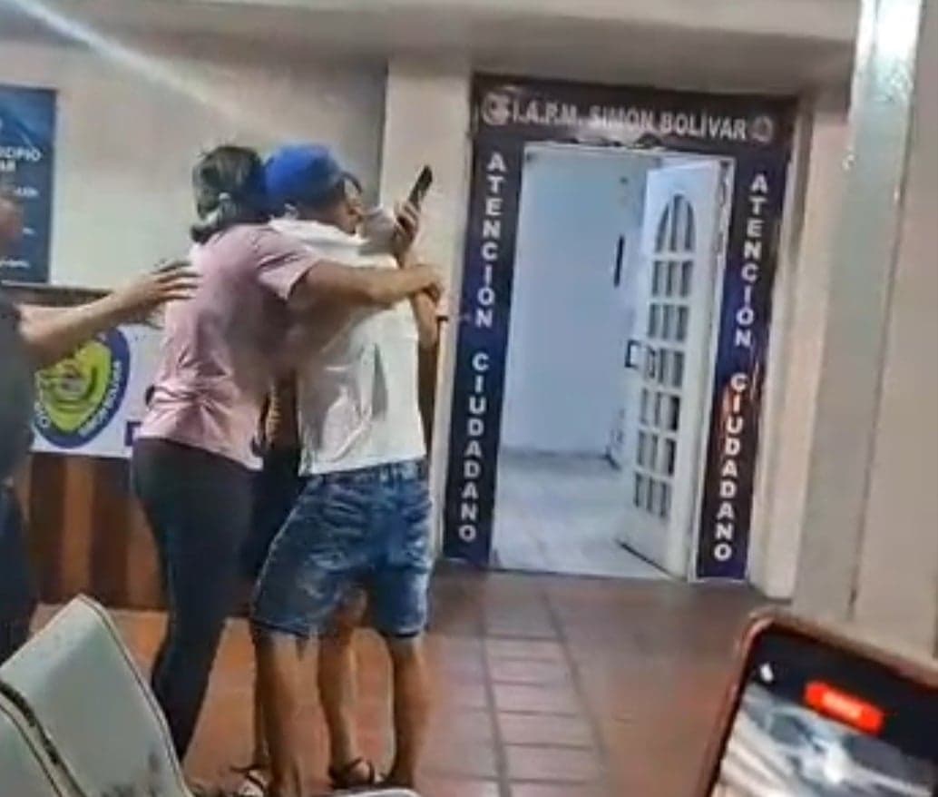 Libertad para 10 jóvenes detenidos en Barcelona por celebrar captura de Maduro