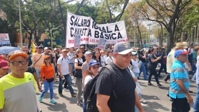 Trabajo Público en Venezuela: Crítica a Anuncio Confuso de Delcy Rodríguez