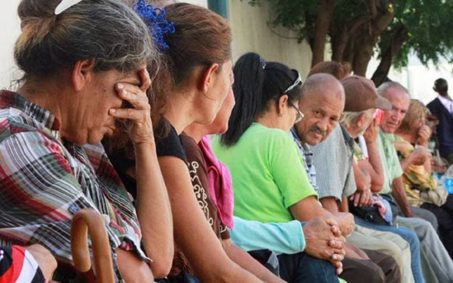 Pensionados en Venezuela critican el aumento de Delcy Rodríguez: 'Es una miseria'
