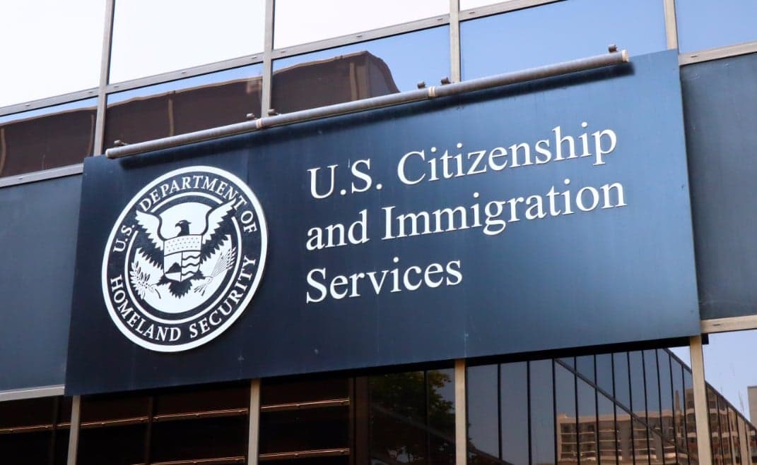 Juez Federal de EE. UU. Reanuda Trámites Migratorios para Venezolanos