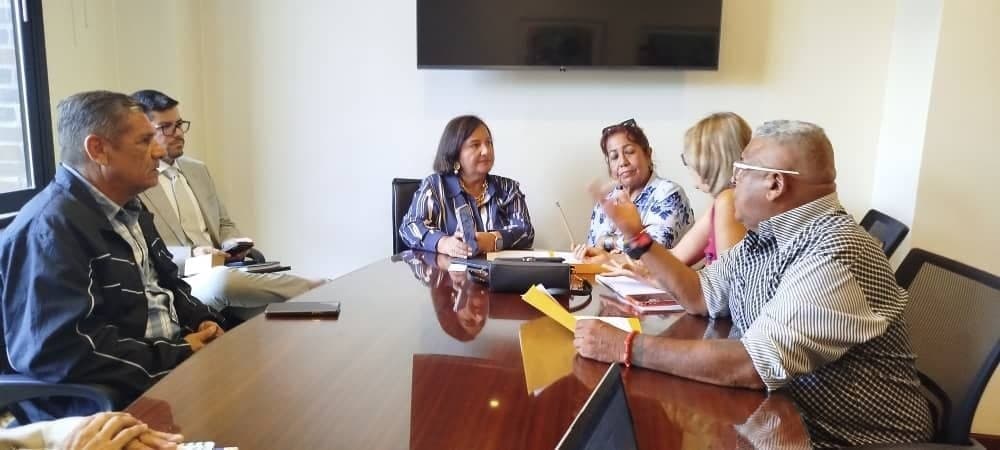 Pensionados Urgen a Dinorah Figuera Abordar sus Demandas en Diálogo con el Chavismo