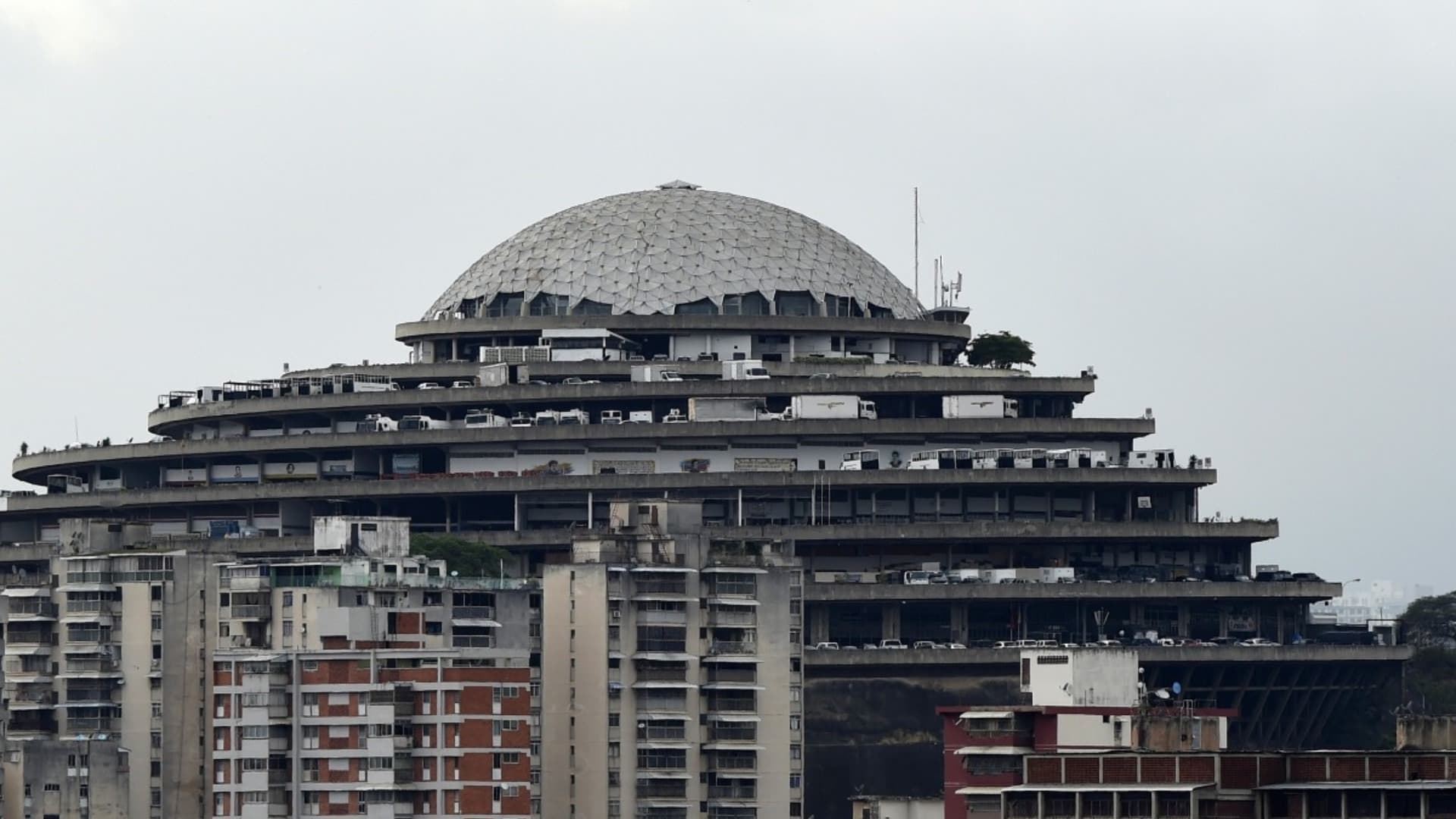 Arreaza Minimiza Denuncias sobre El Helicoide y Genera Controversia