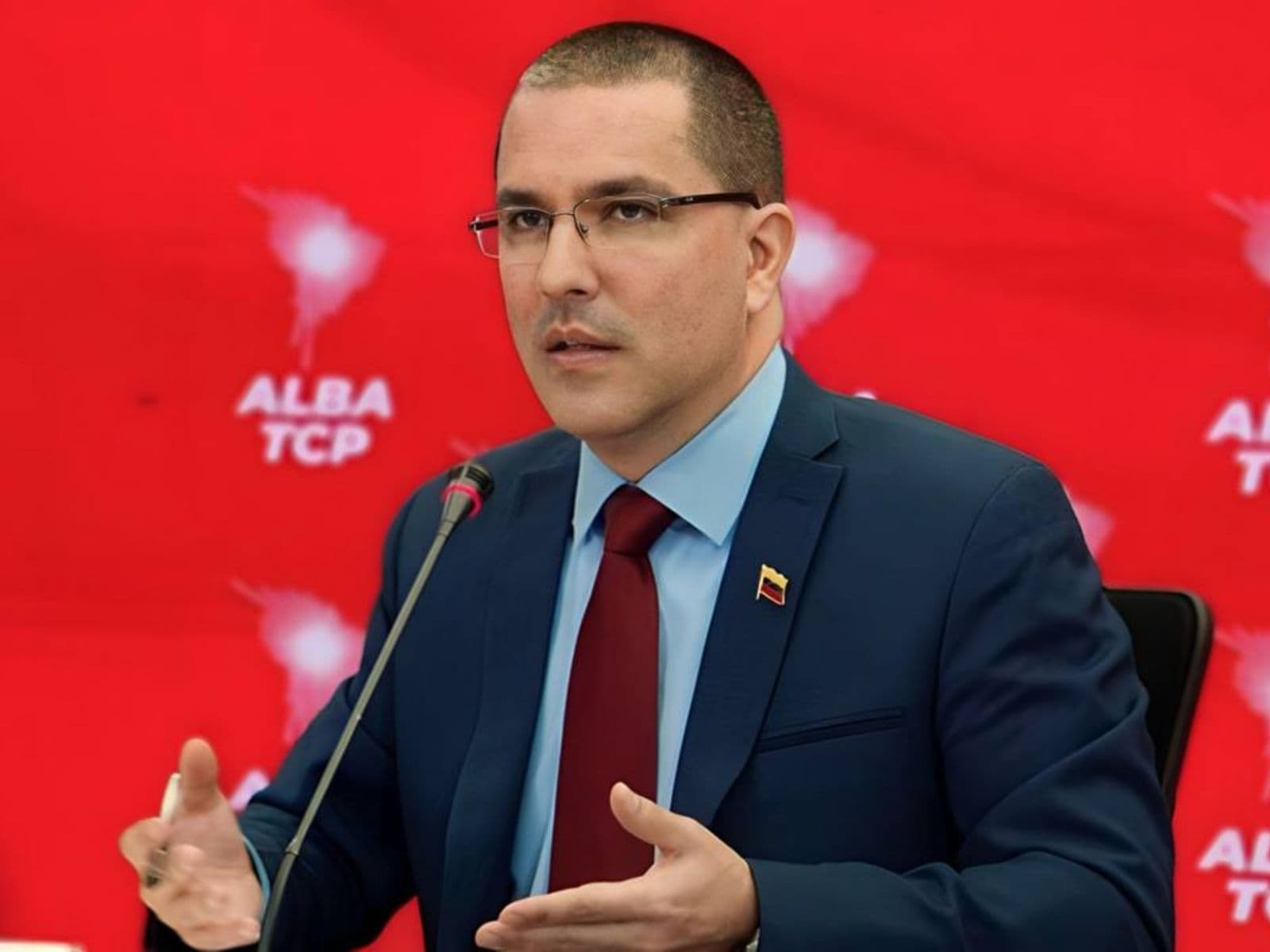 Arreaza anuncia beneficios de amnistía a 31 militares en Venezuela