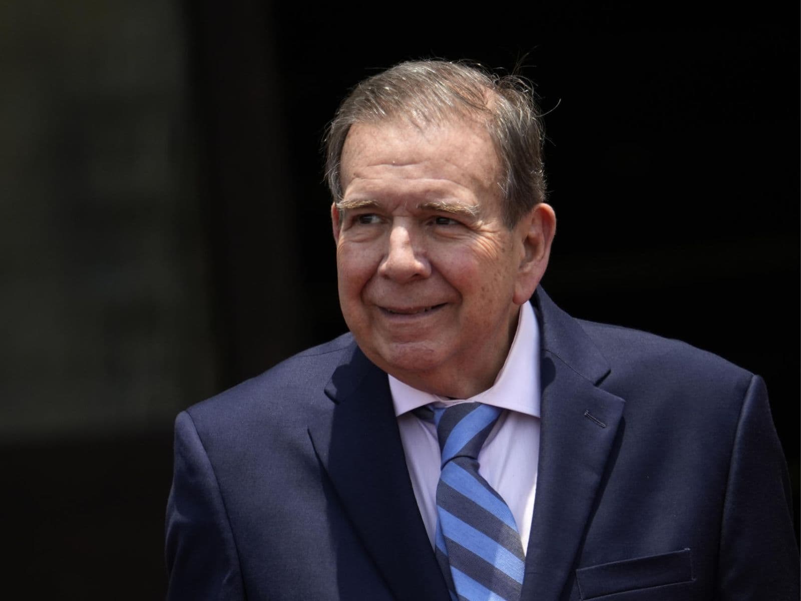 Edmundo González se recupera tras exitosa cirugía por hueso roto