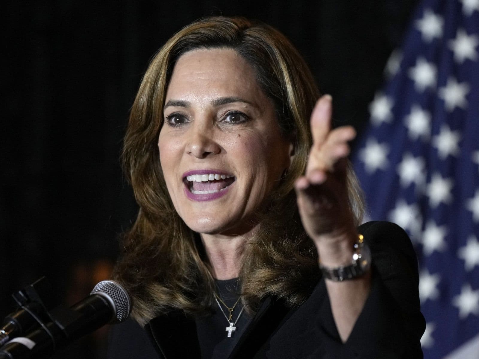 María Elvira Salazar urge a reanudar la ciudadanía para venezolanos en EE. UU.