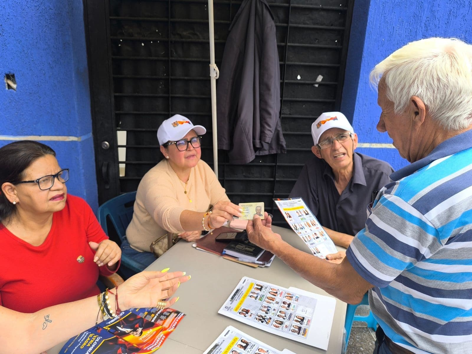 Colombianos en Táchira votan con esperanza mientras Venezuela observa