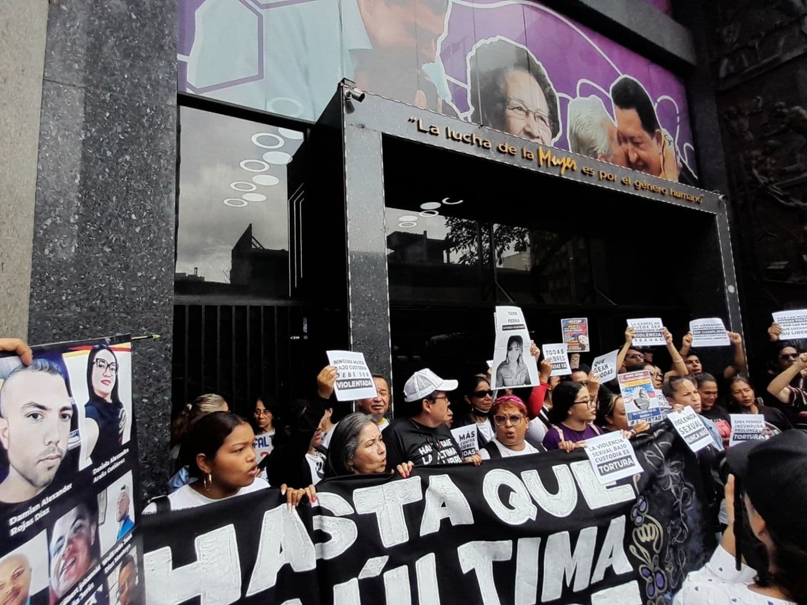 Activistas exigen al Ministerio de la Mujer detener la violencia contra presas políticas