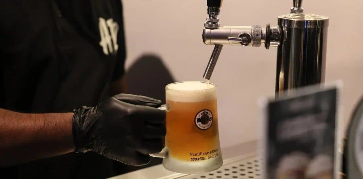 Reinventando la Cerveza: Agua Reciclada desde EE.UU. a tu Mesa