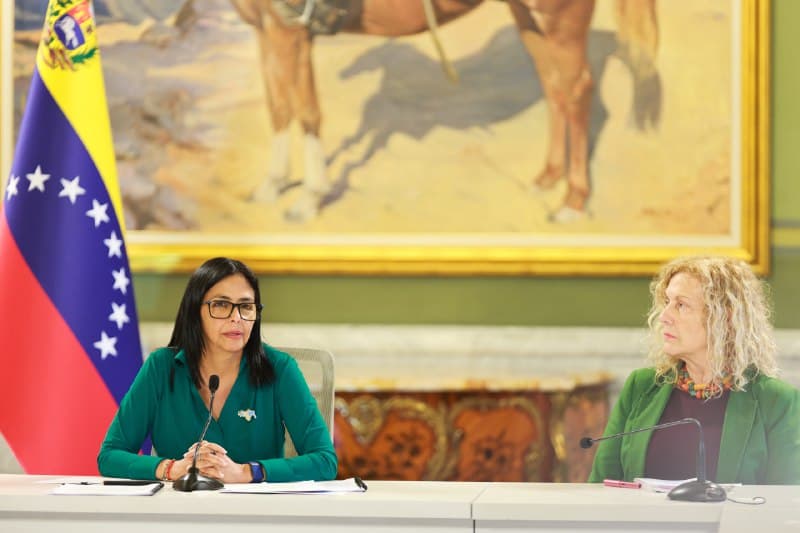 Delcy Rodríguez y Volker Türk verificarán excarcelaciones de presos políticos