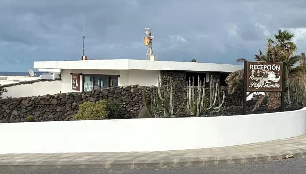 Descubre la lujosa casa de Zapatero en Lanzarote: ¿Un refugio en medio de la crisis?