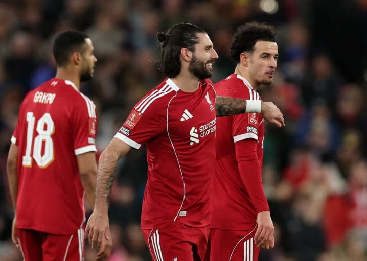 Liverpool avanzó a la cuarta ronda de la FA Cup tras sufrir ante el Barnsley
