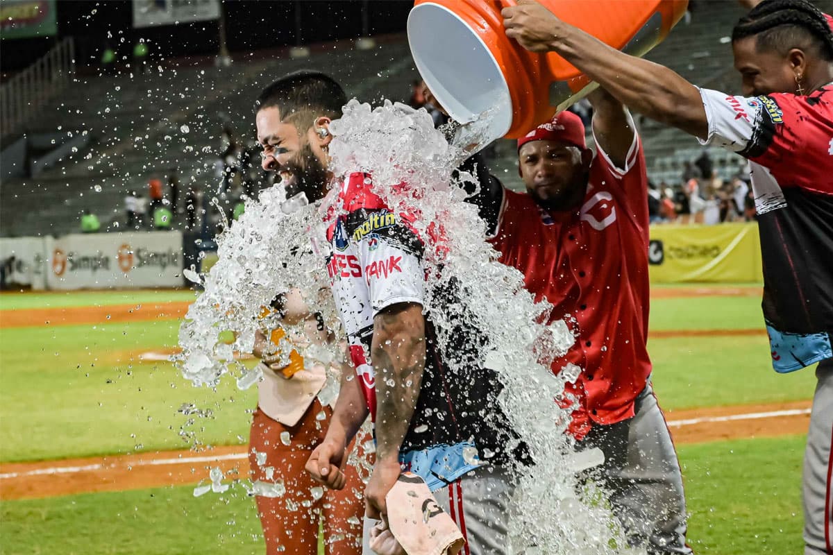 Cardenales de Lara Rompen Maleficio y Vencen a las Águilas