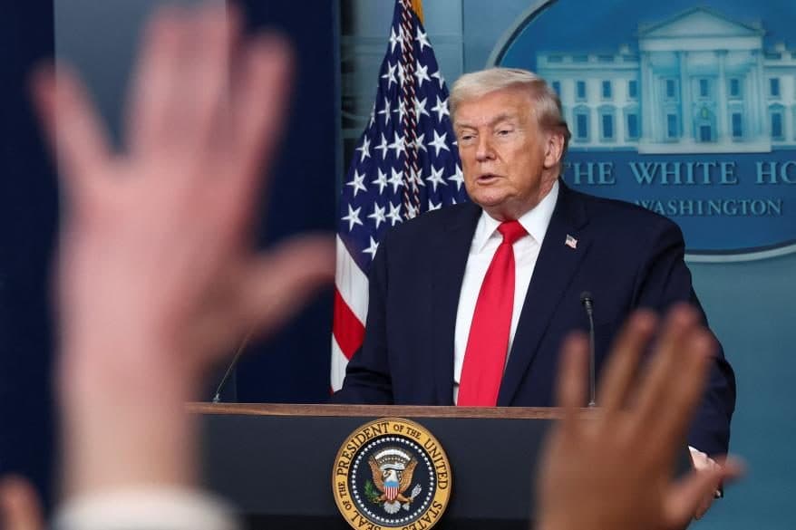 Trump acelera entrega de cheques de $2,000 y el impacto internacional