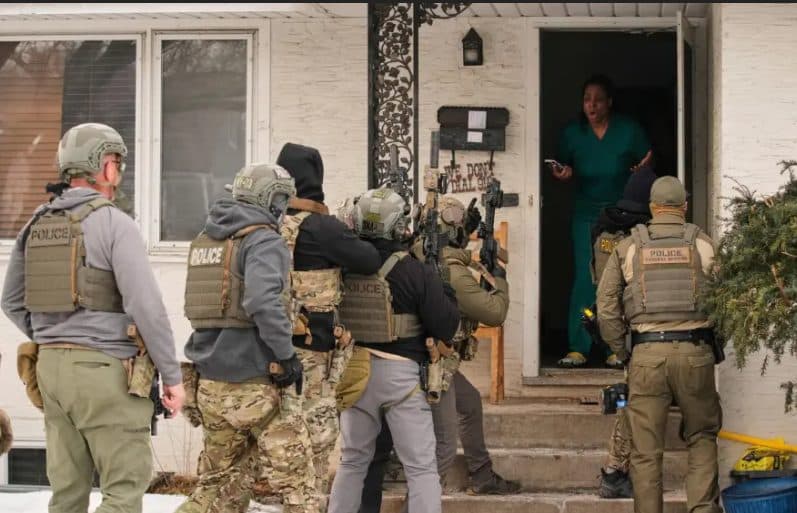 ICE Amplía sus Poderes: Pueden Ingresar a Hogares Sin Orden Judicial