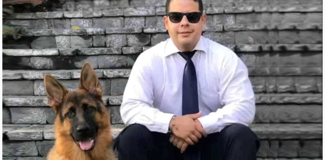 Madre chavista suplica por su hijo, chofer de la embajada argentina