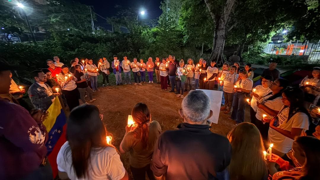 Familias de Presos Políticos en El Rodeo I Mantienen Vigilia por Libertad