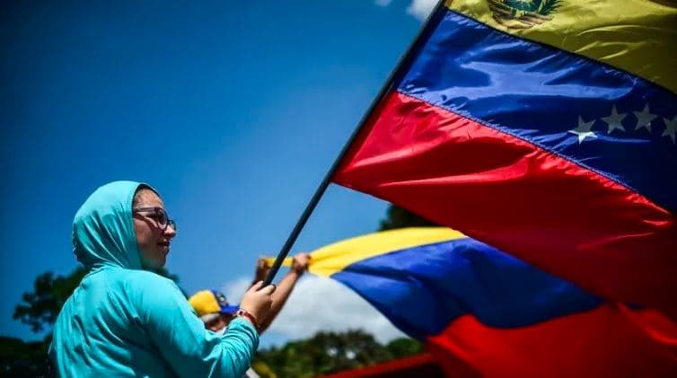 Venezolanos en Italia exigen la libertad de presos políticos en protesta