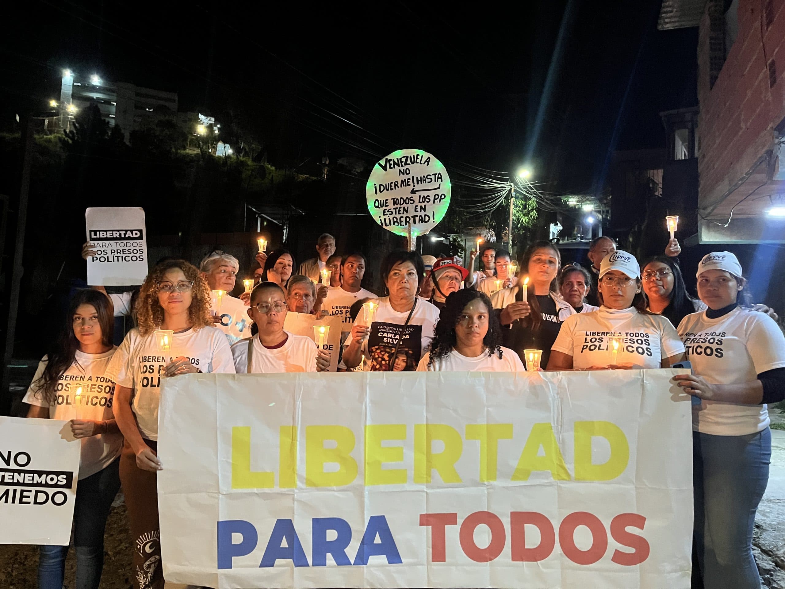 Familias Exigen Libertad: Protestas Afuera de Centros de Reclusión en Venezuela