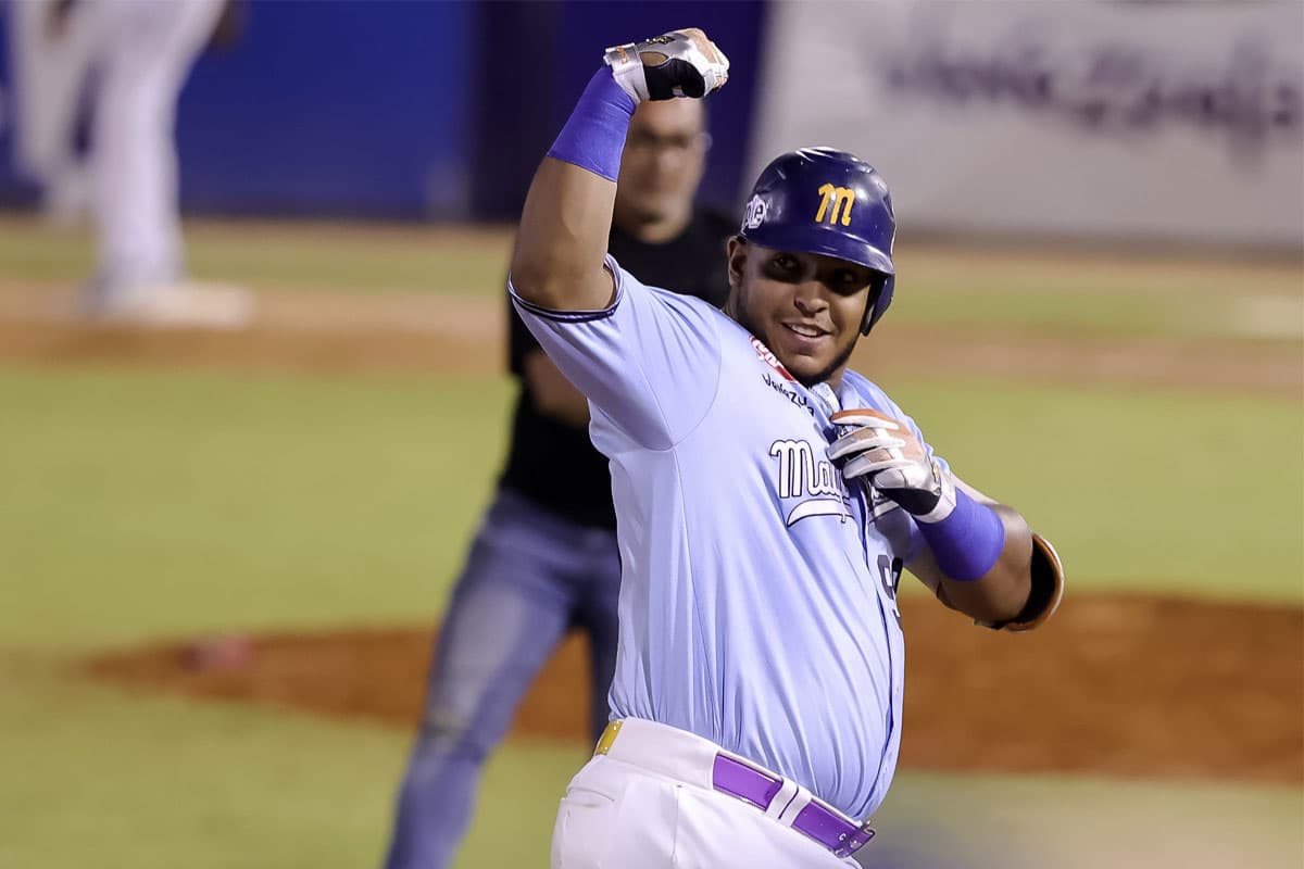 Navegantes Dominan a Caribes y Acercan el Título en la Liga Venezolana