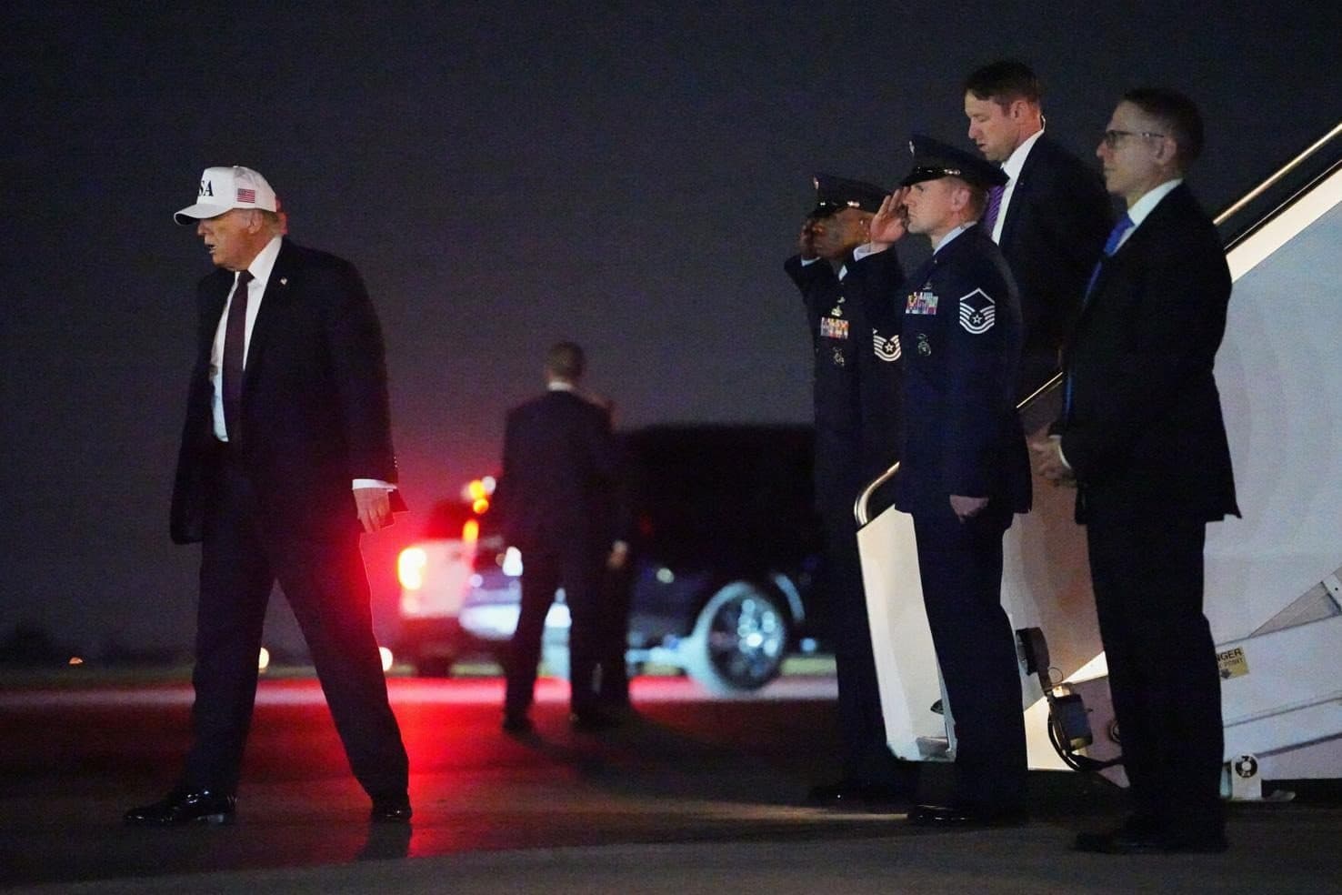 Trump Supervisando Ataque a Irán desde Mar-a-Lago: Implicaciones Globales