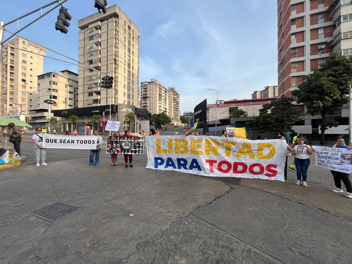 Familiares de presos políticos hacen sentir su voz en el Maratón CAF de Caracas