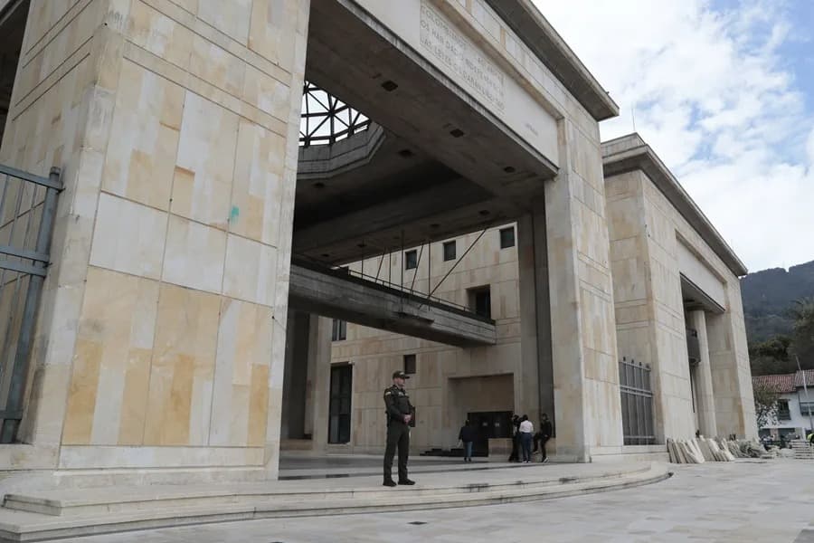 Abogado en Colombia multado por usar inteligencia artificial en un caso legal