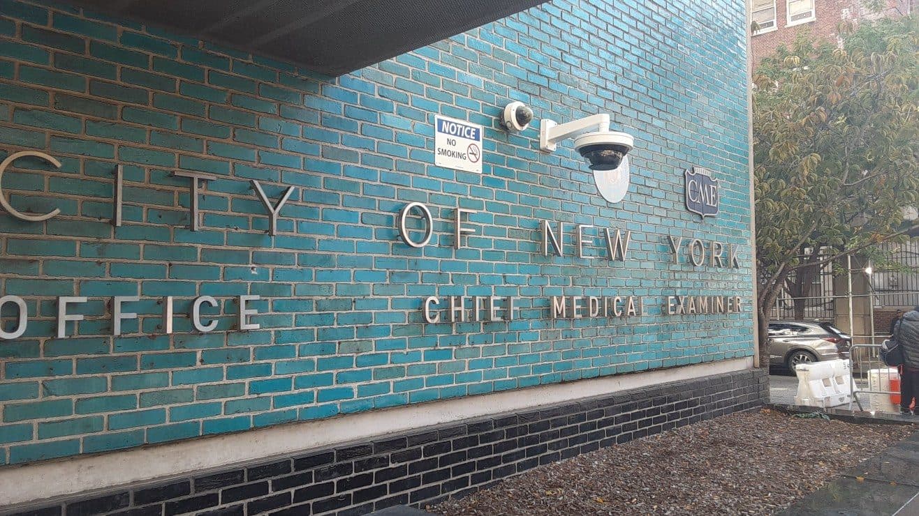 Encuentran mujer desmembrada en bolsa de basura en Nueva York