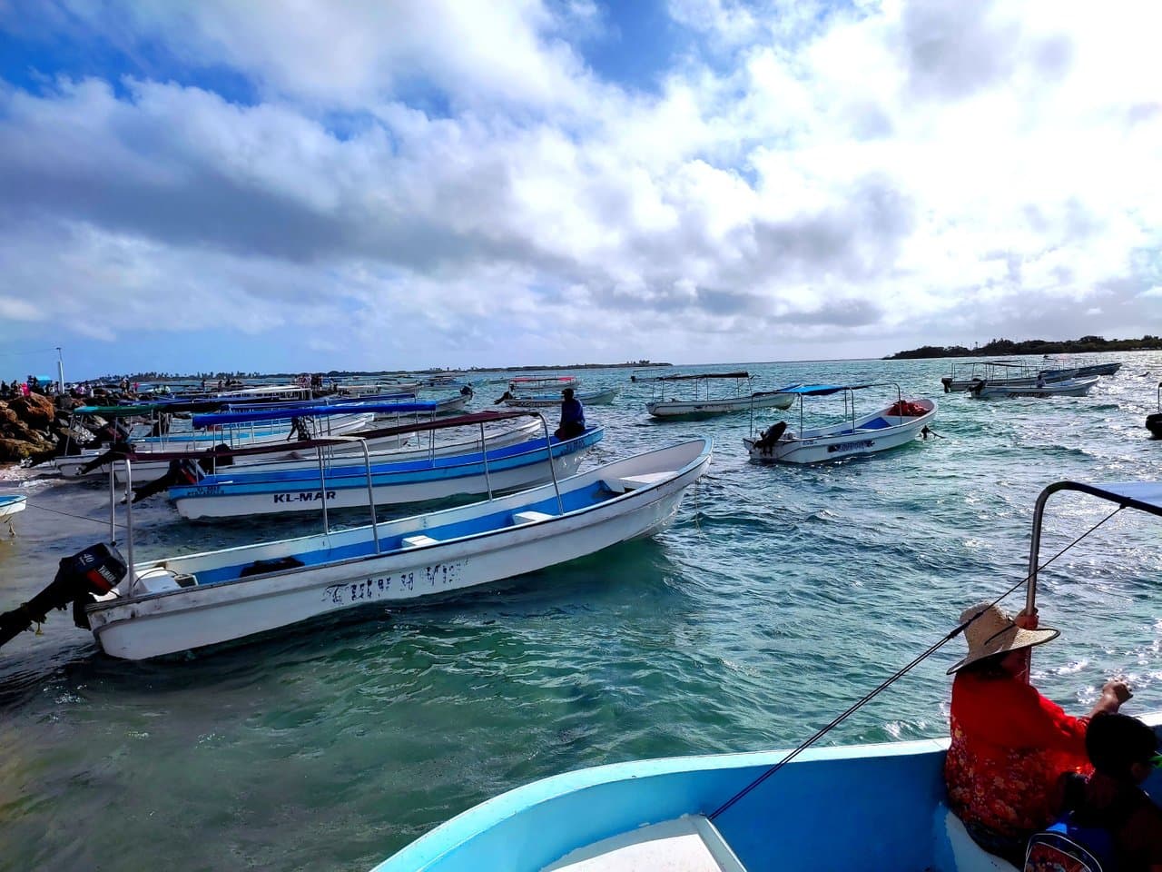Crisis de Gasolina Afecta a lancheros de Chichiriviche Antes del Carnaval