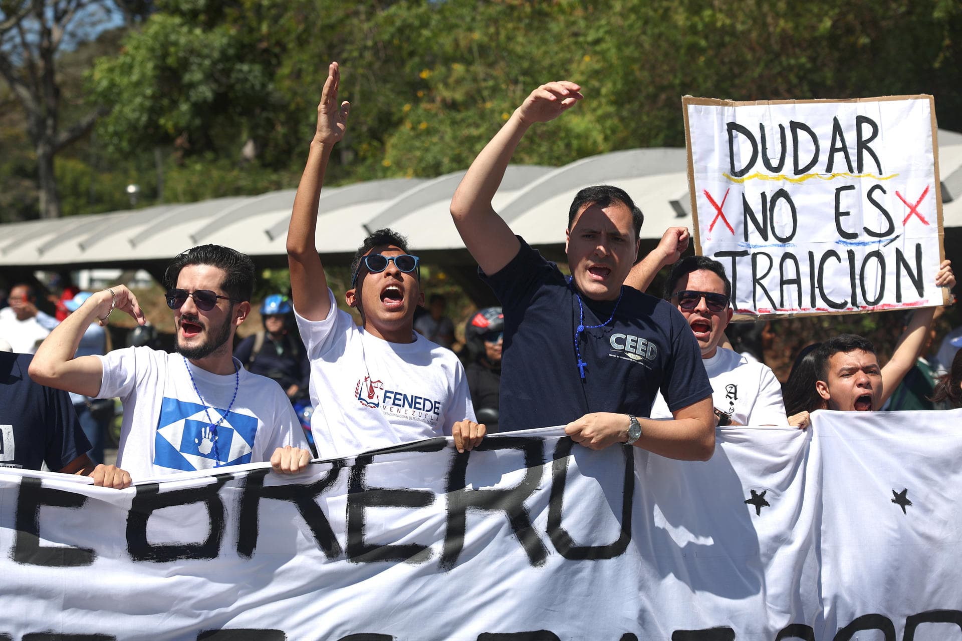 Estudiantes Venezolanos Alzan la Voz contra el Terror del Chavismo
