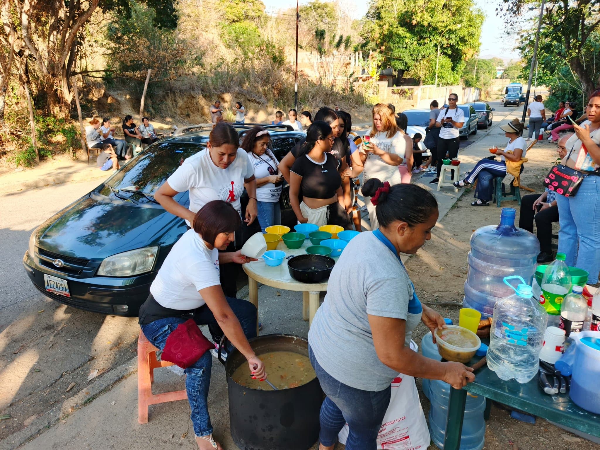 Familias de presos políticos en Yare comparten sopa comunitaria este #22Feb