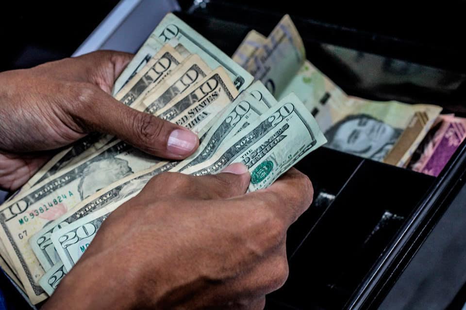 Dólar BCV inicia abril con nuevo precio en medio de la inflación en Venezuela