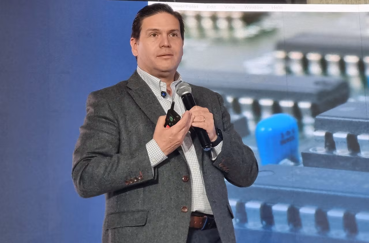 Juan Carlos Pinzón promete mantener relaciones con Venezuela y proteger la frontera