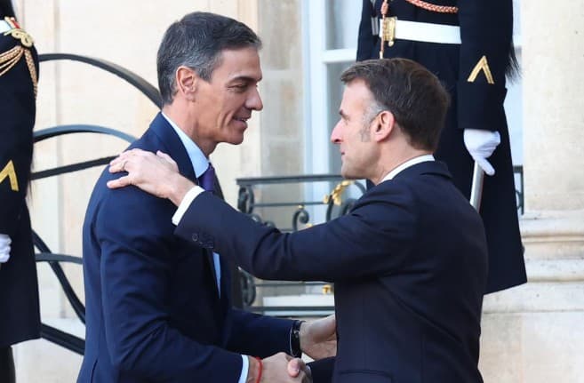 Macron expresa solidaridad a Sánchez tras amenazas de Trump