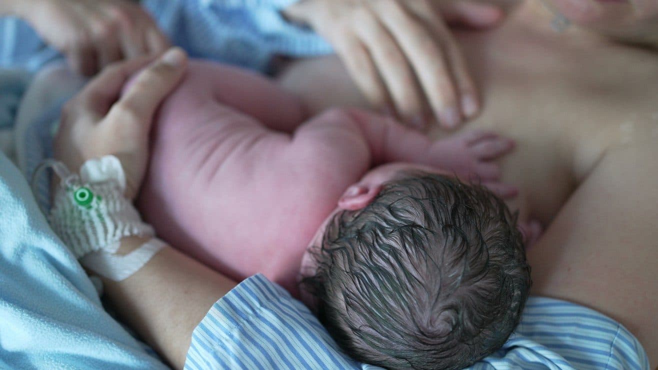 Tragedia en Alabama: Joven asesina a su esposa tras dar a luz