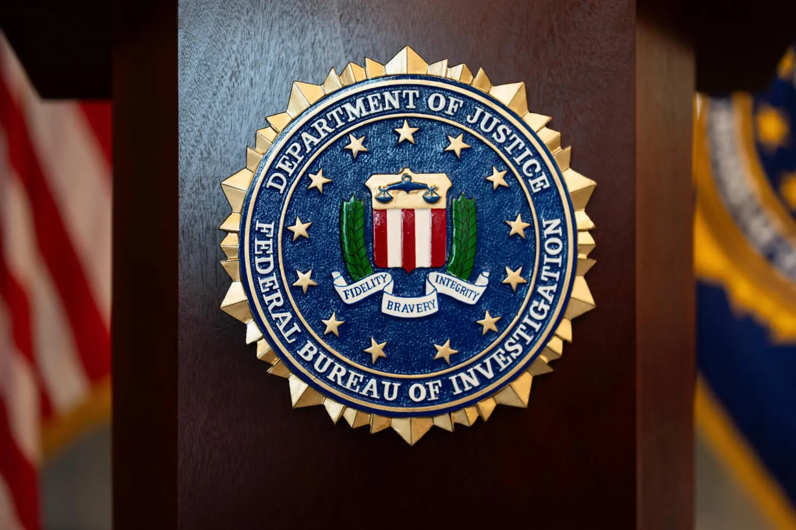FBI advierte sobre estafas en línea que imitan a la FIFA