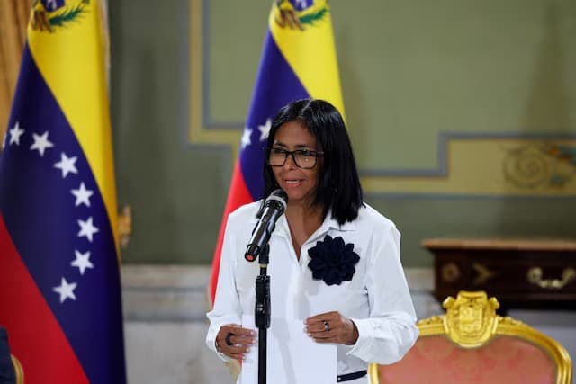 Delcy Rodríguez demanda a Víctor de Aldama: Citación el 16 de julio