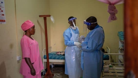 Fuga masiva: cinco presos sospechosos de ébola huyen en Congo